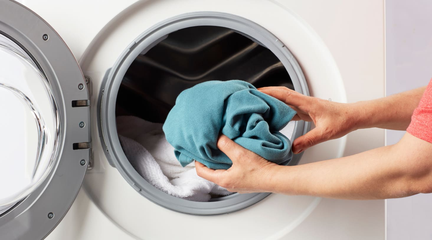 The Future of Laundry: AI and Automation in Laundry Services